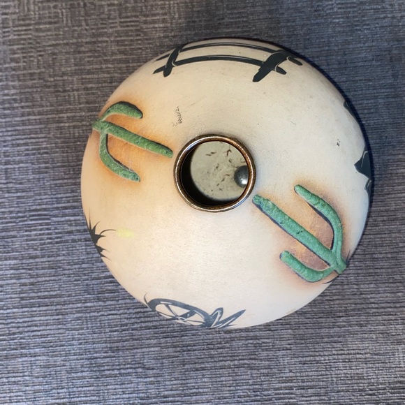 Vtg Southwest vase signed by artist on bottom - Picture 4 of 8